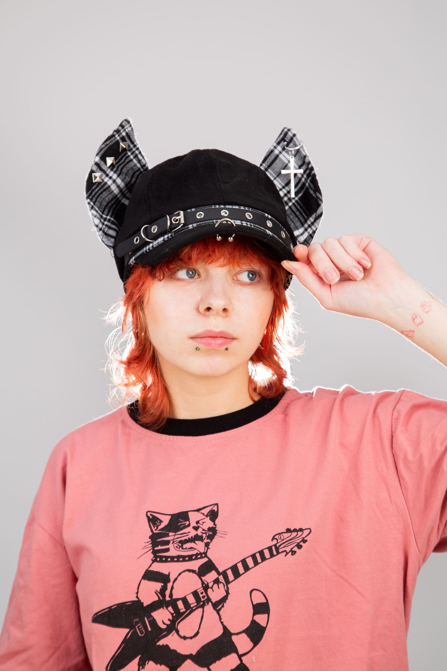Newsboy Cap Hat with Dog Ear in Check Pattern and Studs WHITE