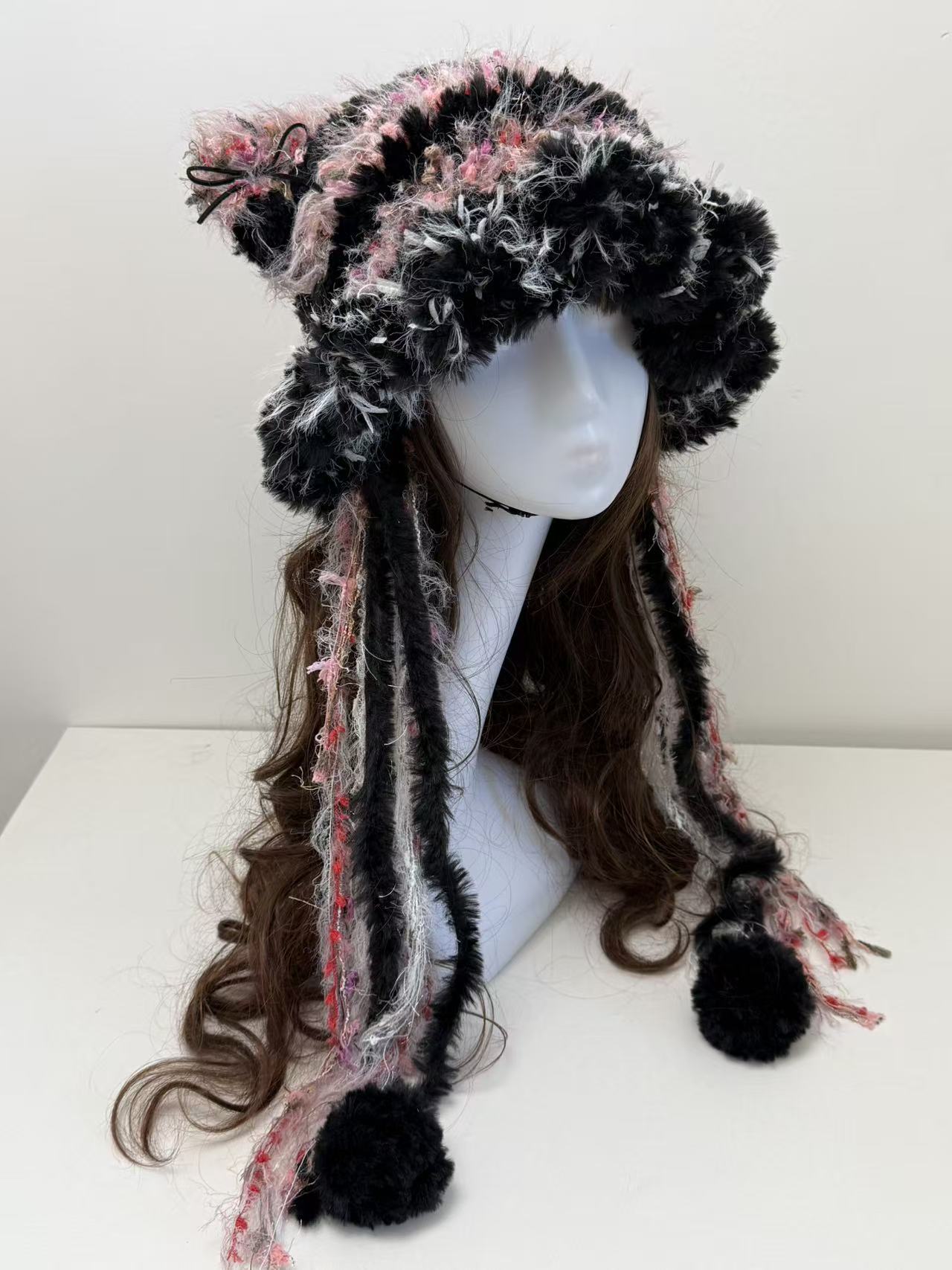 Black-Pink Cat Ear Jellyfish Hat – Handcrafted Mixed Yarn Beanie