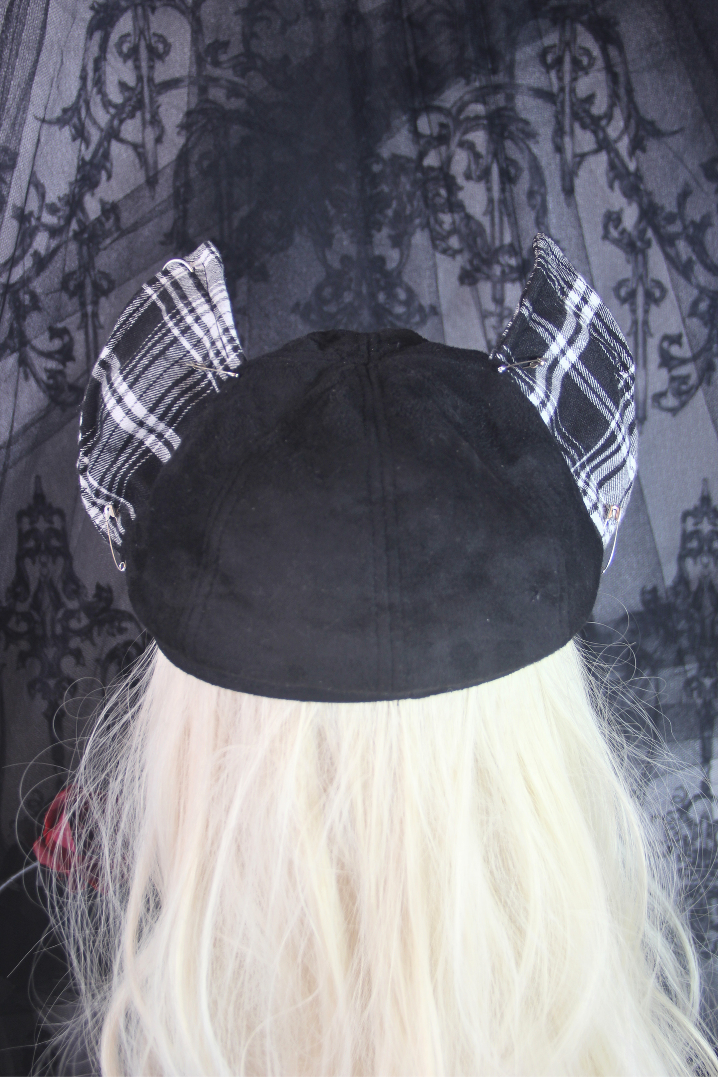 Newsboy Cap Hat with Dog Ear in Check Pattern and Studs WHITE